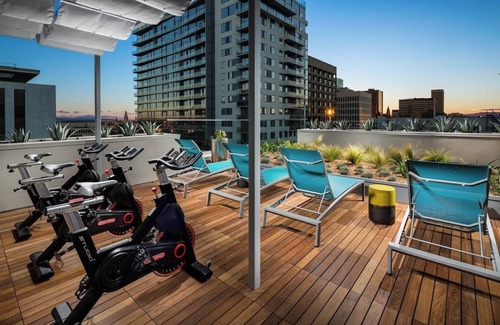 Wilshire Center Apartment | Cozy 2-bedroom apartment in charming Los Angeles with fitness room, WiFi