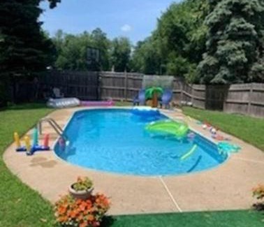 North Andover Apartment | Cozy 2-Bedroom Apartment with Summer Pool Access