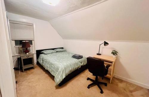 North Andover Apartment | Cozy 2-Bedroom Apartment with Summer Pool Access