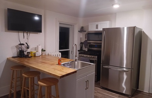 Cumbola Apartment | Cozy 2 bedroom apartment in Pottsville, PA by Route 61 near Locust Lake