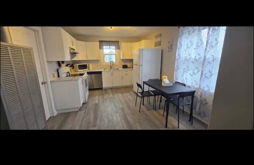 Cornwall House | Cozy 2-Bedroom Apartment