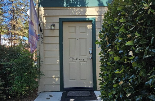 Bass Lake Apartment | Cozy 2-bedroom apartment in charming Bass Lake with WiFi, AC