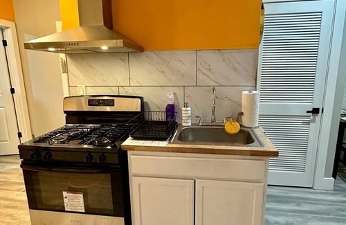 Newark Apartment | Cozy 2-bedroom apartment with WiFi, AC in Irvington