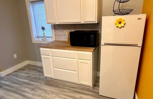 Newark Apartment | Cozy 2-bedroom apartment with WiFi, AC in Irvington