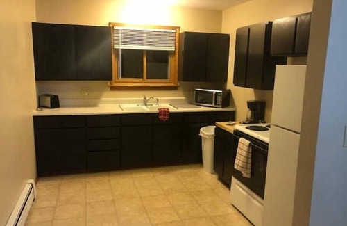 Reedsburg Condo | Cozy 2 Bedroom Apartment in the Heart of the Cityn