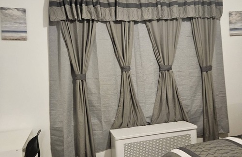 Williamsbridge Apartment | Cozy 2 bedroom apartment in a two-family house vert private in Bronx