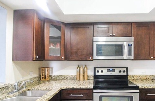Greening Glade Apartment | Cozy 2-bedroom apartment in fabulous Freeport with 4 balconies & plenty of space