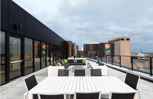 Downtown Winnipeg Condo | Cozy 2 bedroom apartment in the heart of Downtown by Canada Life Center