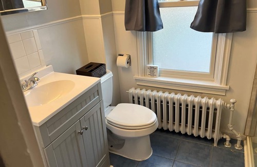 Carlisle Apartment | Cozy 2-bedroom apartment, 5 minute walk from colleges, restaurants and shopping