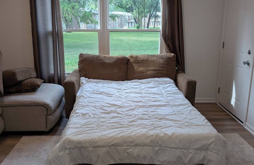 Sandwich Apartment | Cozy 2-bedroom apartment in welcoming Sandwich with AC