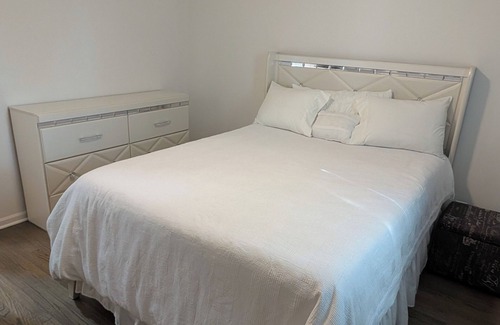 Sandwich Apartment | Cozy 2-bedroom apartment in welcoming Sandwich with AC