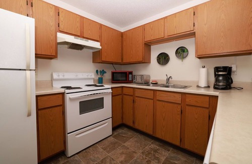 St. Cloud Apartment | Cozy 2-bedroom Apartment Near SCSU with WiFi, Parking and Pet Friendly