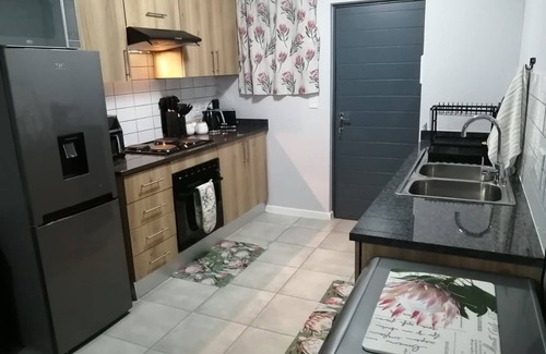 Nelspruit Apartment | Cozy 2-bedroom apartment in enjoyable Mbombela with AC