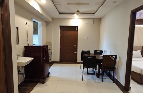 Koyambedu Apartment | Cozy 2-bedroom apartment with AC,Furnished Living space & Fully Equipped Kitchen