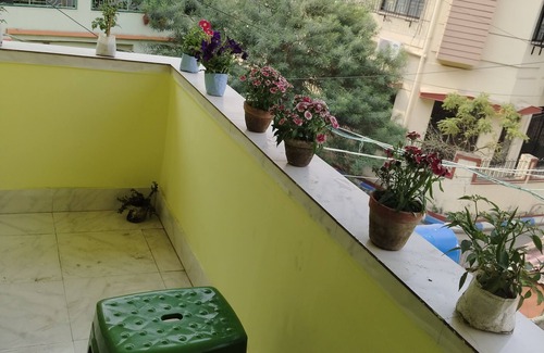 Behala Apartment | Cozy 2-bedroom apartment with WiFi, AC in enjoyable Kolkata