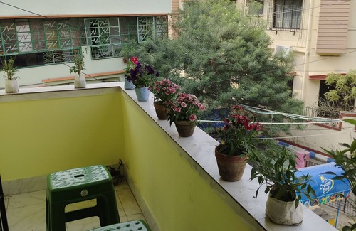 Behala Apartment | Cozy 2-bedroom apartment with WiFi, AC in enjoyable Kolkata