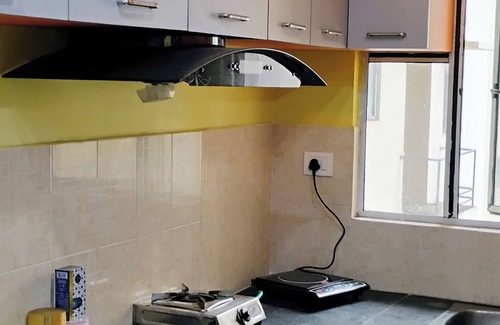 Garden Reach Apartment | Cozy 2-bedroom apartment in pleasant Kolkata with WiFi, AC
