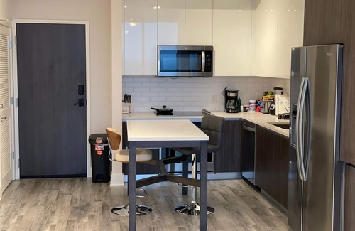 North Buckhead Apartment | Cozy 2 bedroom apartment that feels like home with a rooftop heated jacuzzi.