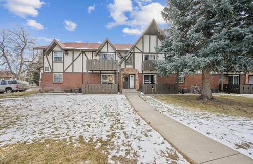 Glenwood Grove - North Iris Apartment | Cozy 2-bedroom apartment in beautiful Boulder with fitness room, WiFi