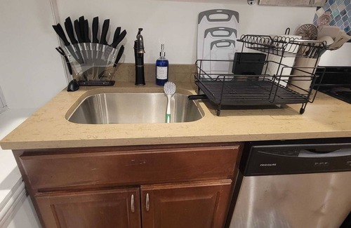 Pulaski Park Apartment | Cozy 2-bedroom apartment in welcoming Chicago in the Wicker Park area