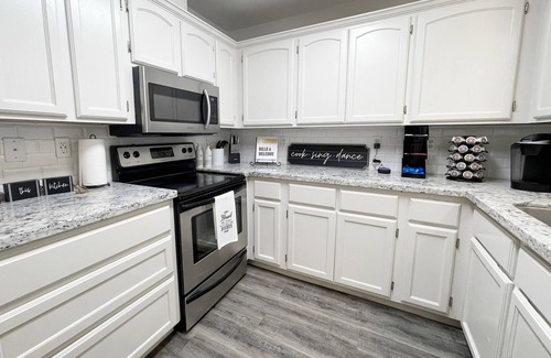 McAllen Apartment | Cozy 2 bedroom Apartment in prime location!