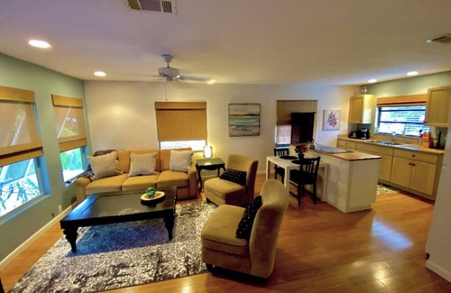 Laurel Apartment | Cozy 2 Bedroom Apartment Close to the Beach!