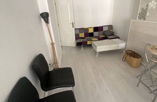 Meersel Apartment | Cozy 2-bedroom apartment in brilliant Lier with WiFi, AC