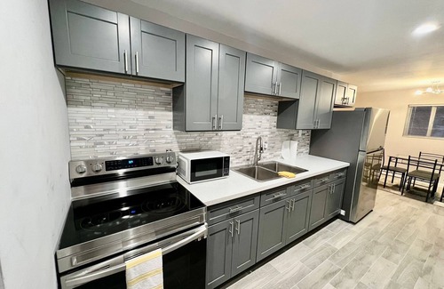 Alice Town House | Cozy 2-bedroom apartment in delightful Bimini with WiFi, AC