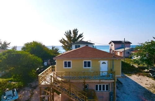 Alice Town House | Cozy 2-bedroom apartment in delightful Bimini with WiFi, AC