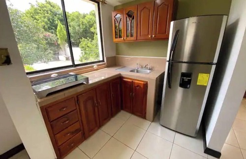 La Paz House | ★Cozy 2 bedroom Apartment ★ Large Yard ★ Paradise★