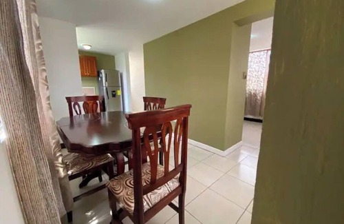 La Paz House | ★Cozy 2 bedroom Apartment ★ Large Yard ★ Paradise★