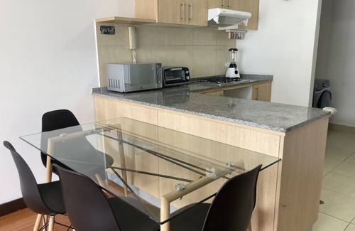 La Floresta Apartment | Cozy 2-bedroom apartment with WiFi, fitness room in charming Quito