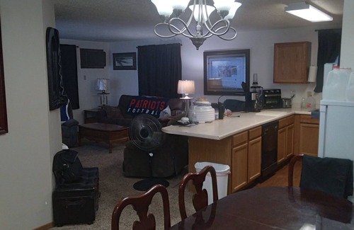 Fargo Apartment | Cozy 2-bedroom apartment in terrific Fargo with AC, Wi-Fi, centrally locatedn