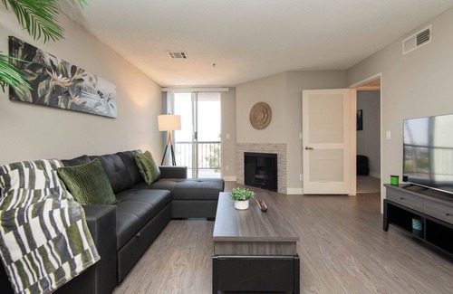 Anaheim Resort Apartment | Cozy 2-bedroom apartment in awesome Orange with AC