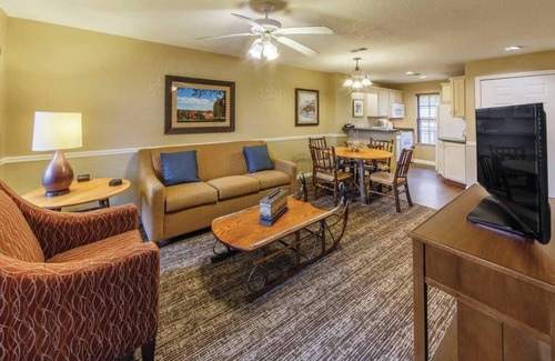 South Lee Apartment | Cozy 2-bedroom apartment with WiFi, AC in welcoming Lee