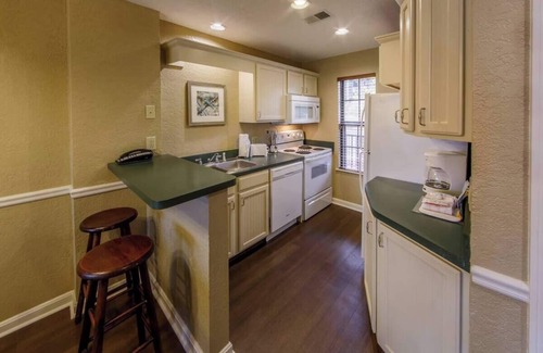 South Lee Apartment | Cozy 2-bedroom apartment with WiFi, AC in welcoming Lee