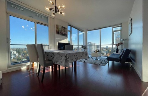Richmond City Centre Apartment | Cozy 2-bedroom Apt in Richmond