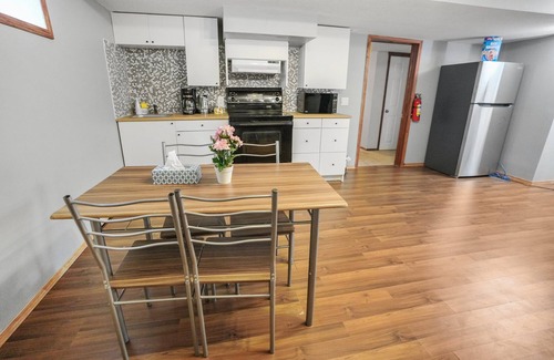 Calgary House | Cozy 2-Bedroom Basement Suite Retreat Calgary