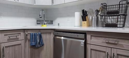 Southwest Edmonton Apartment | Cozy 2-Bedroom Basement Guest Suite with Private Entrance and Proximity to the Airport
