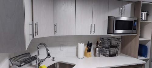 Southwest Edmonton Apartment | Cozy 2-Bedroom Basement Guest Suite with Private Entrance and Proximity to the Airport