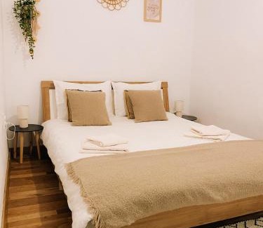 Caransebes Apartment | Cozy 2-Bedroom Boho-Themed Home