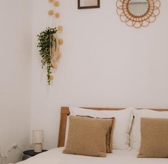 Caransebes Apartment | Cozy 2-Bedroom Boho-Themed Home