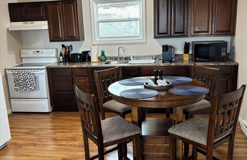 Twillingate House | Cozy 2 bedroom bungalow overlooking scenic Twillingate harbour