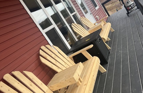 Twillingate House | Cozy 2 bedroom bungalow overlooking scenic Twillingate harbour