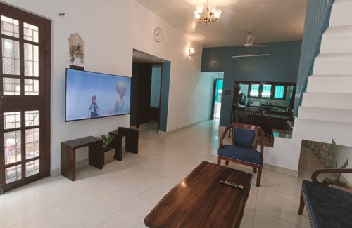 Hebbal House | Cozy 2-bedroom bungalow in Bengaluru-Hebbal with Wi-Fi, AC, Balcony and Parking