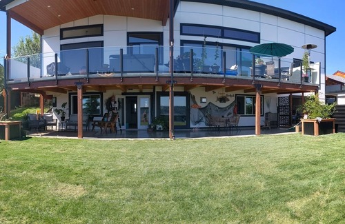 Campbell River Apartment | Cozy 2-bedroom, coastal inspired, suite with AC in beautiful Campbell River