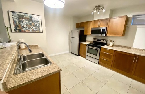 New Westminster House | Cozy 2 bedroom townhouse/parking on downtown New Westminster