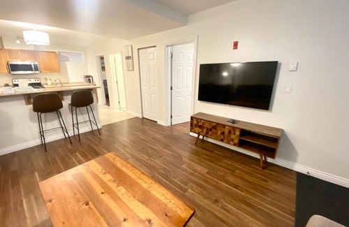 New Westminster House | Cozy 2 bedroom townhouse/parking on downtown New Westminster