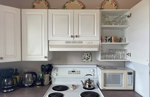 Saint Peters Bay Cottage | Cozy 2-bedroom cottage overlooking Saint Peters Bay AC, WiFi & gorgeous sunsets