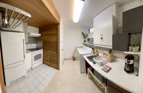 West Vancouver House | Cozy 2-Bedroom Suite in Prestigious West Vancouver